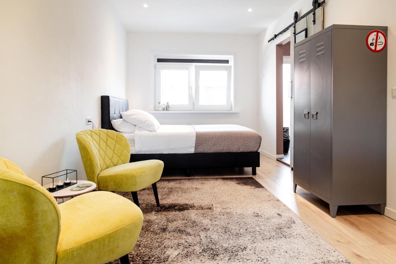 M&m Studio's 1 & 2 Apartment